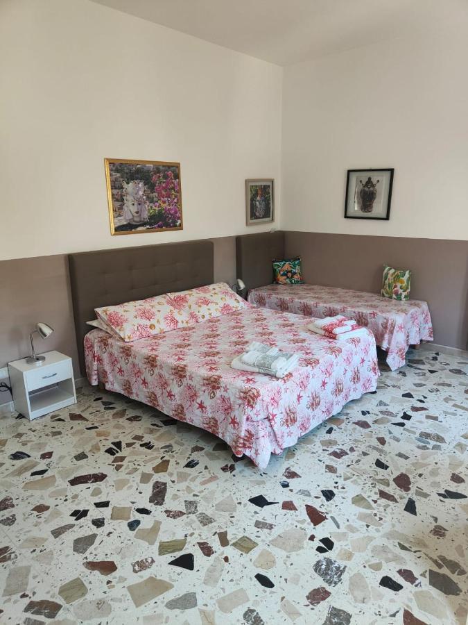 I Mori In Campidoglio Affitta Camere SantʼAgata di Militello Exteriör bild